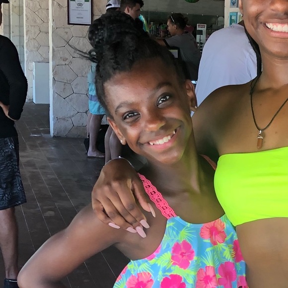 Meet your Posher, Deja - Picture 1 of 1